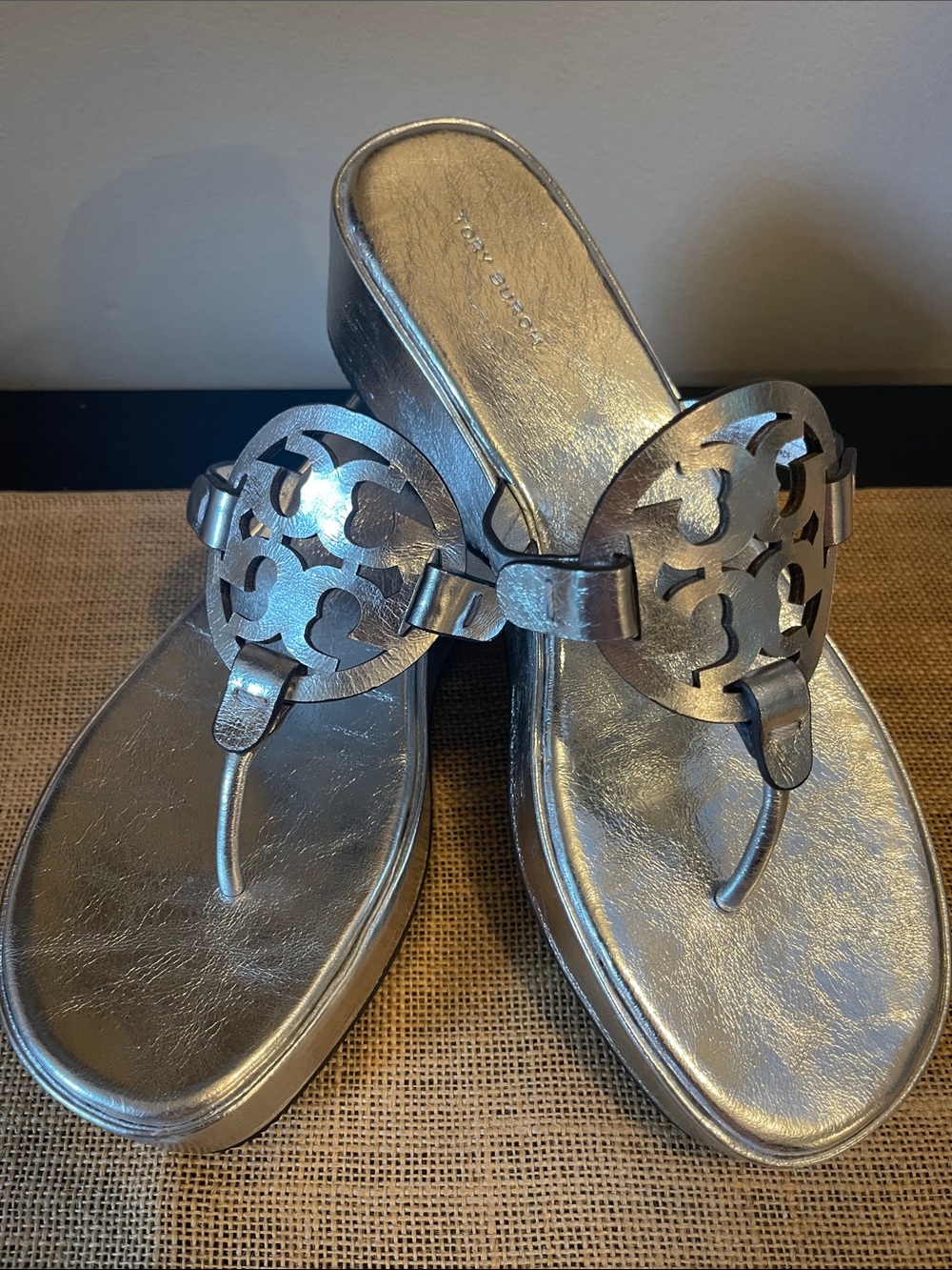 TORY BURCH CRINKLED METALLIC WEDGE SANDAL in silver. Size 10. New without box!